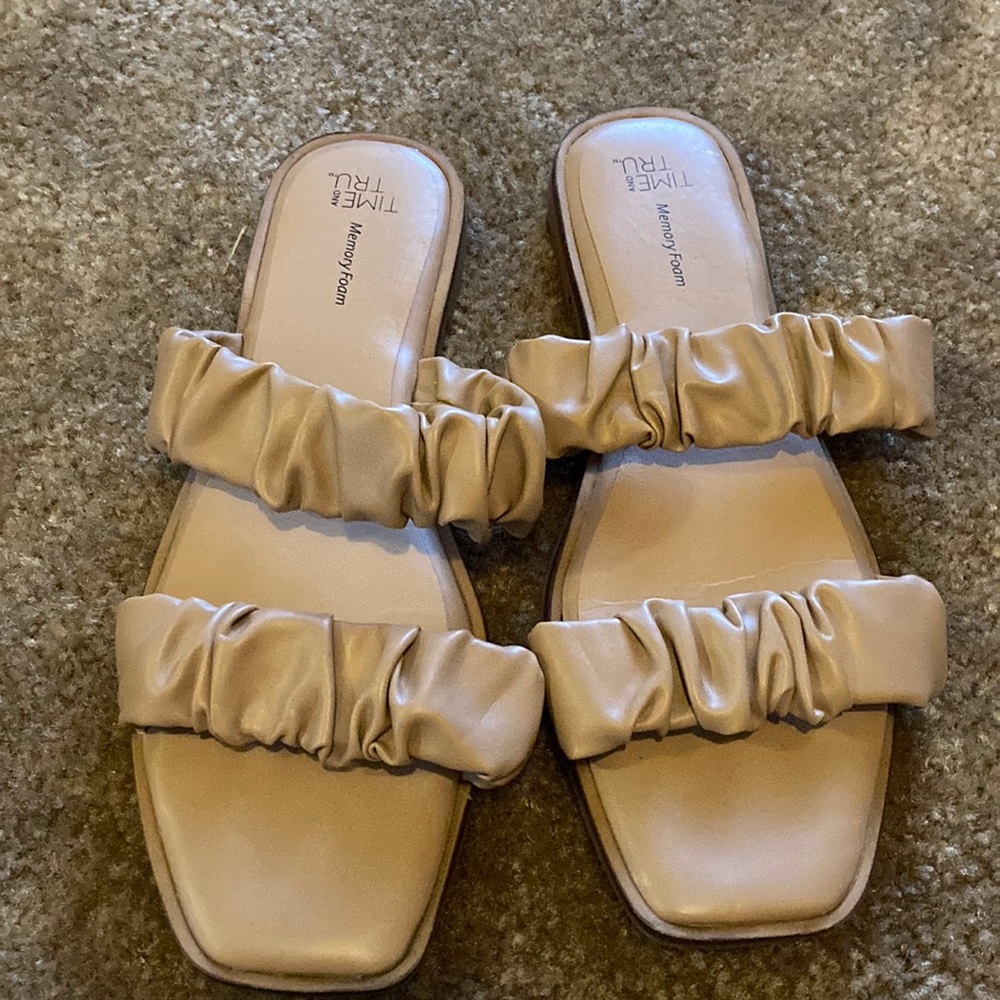 Memory foam sandals